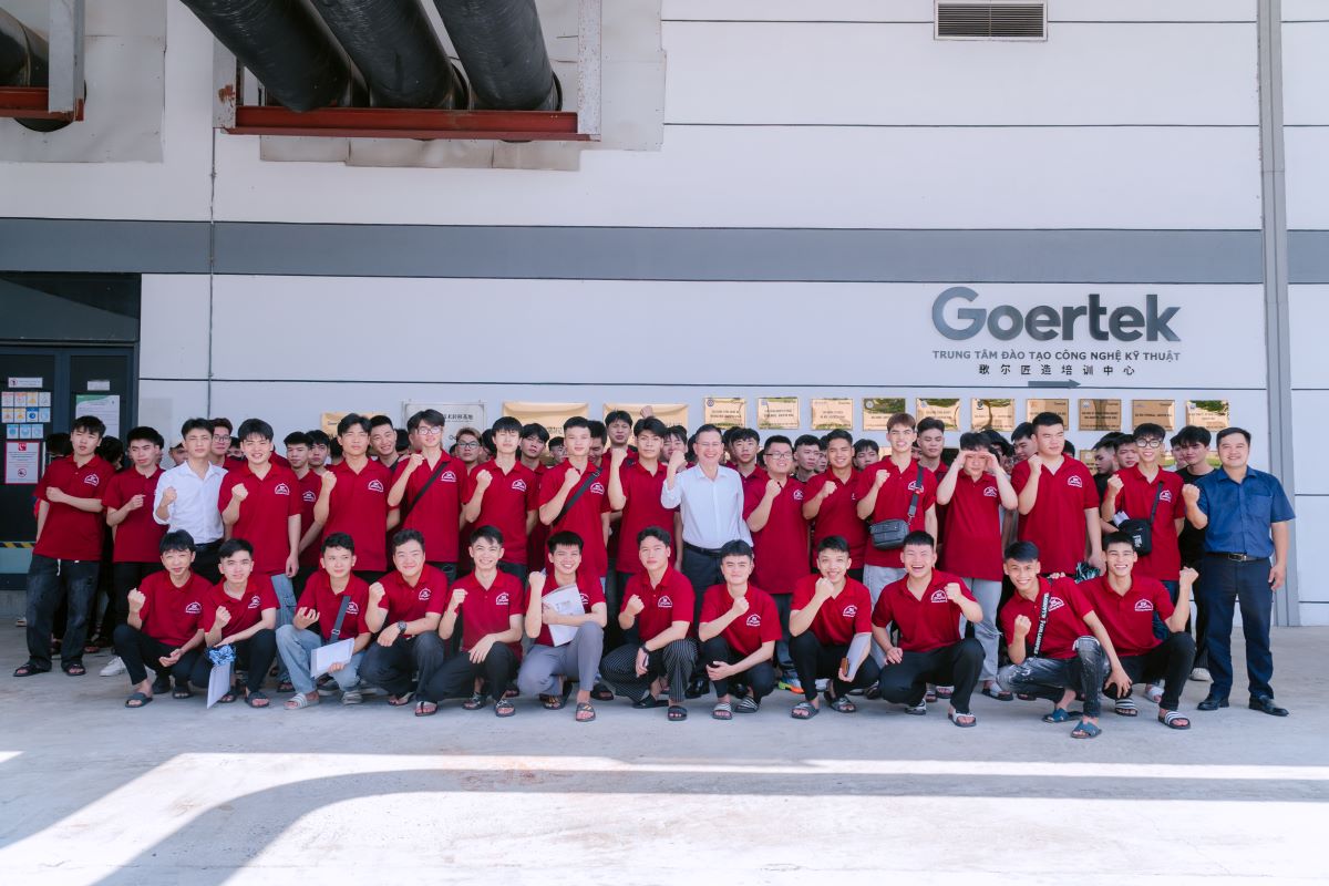 Sinh viên ngành công nghệ kỹ thuật điện - điện tử trường Cao đẳng Bách Khoa thực tập tại công ty Goertek Sinh viên ngành công nghệ kỹ thuật điện - điện tử trường Cao đẳng Bách Khoa thực tập tại công ty Goertek