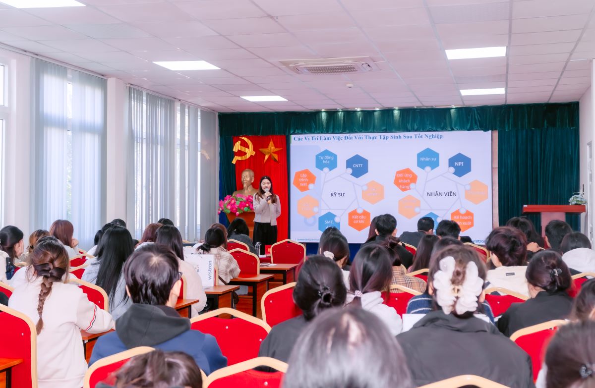 Đại diện phía doanh nghiệp chia sẻ về cơ hội việc làm sau kỳ thực tập cho sinh viên ngành tiếng Trung K16 Đại diện phía doanh nghiệp chia sẻ về cơ hội việc làm sau kỳ thực tập cho sinh viên ngành tiếng Trung K16