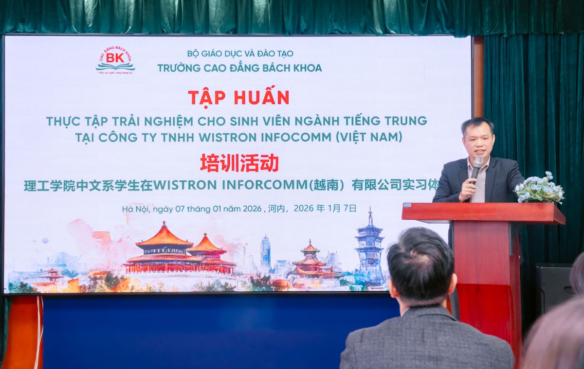 ThS. Nguyễn Thanh Mai – Phó Hiệu trưởng Trường Cao đẳng Bách Khoa phát biểu tại chương trình