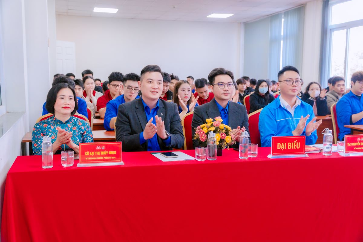 Đại biểu tham dự chương trình Đại biểu tham dự chương trình