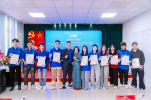 Tập thể sinh viên đạt chứng nhận sinh viên 5 tốt