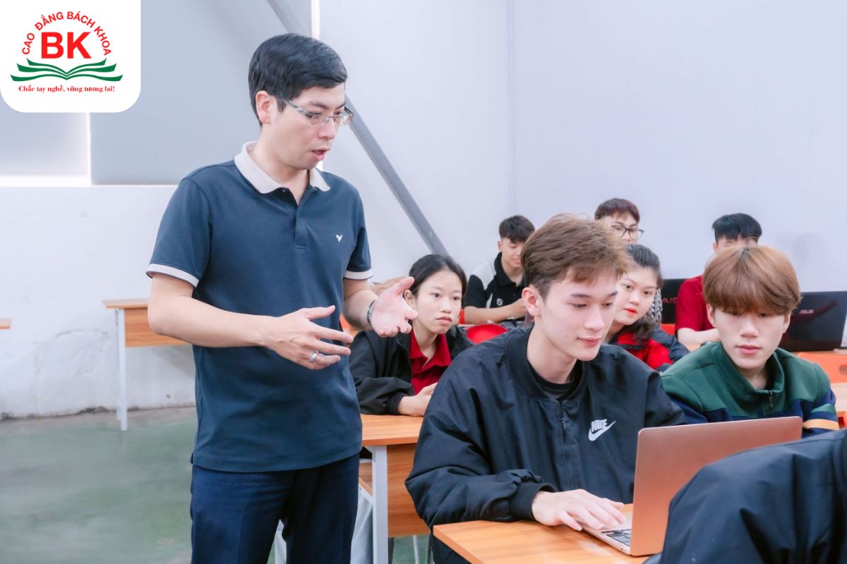 Đội ngũ giảng viên giàu kinh nghiệm thực tiễn