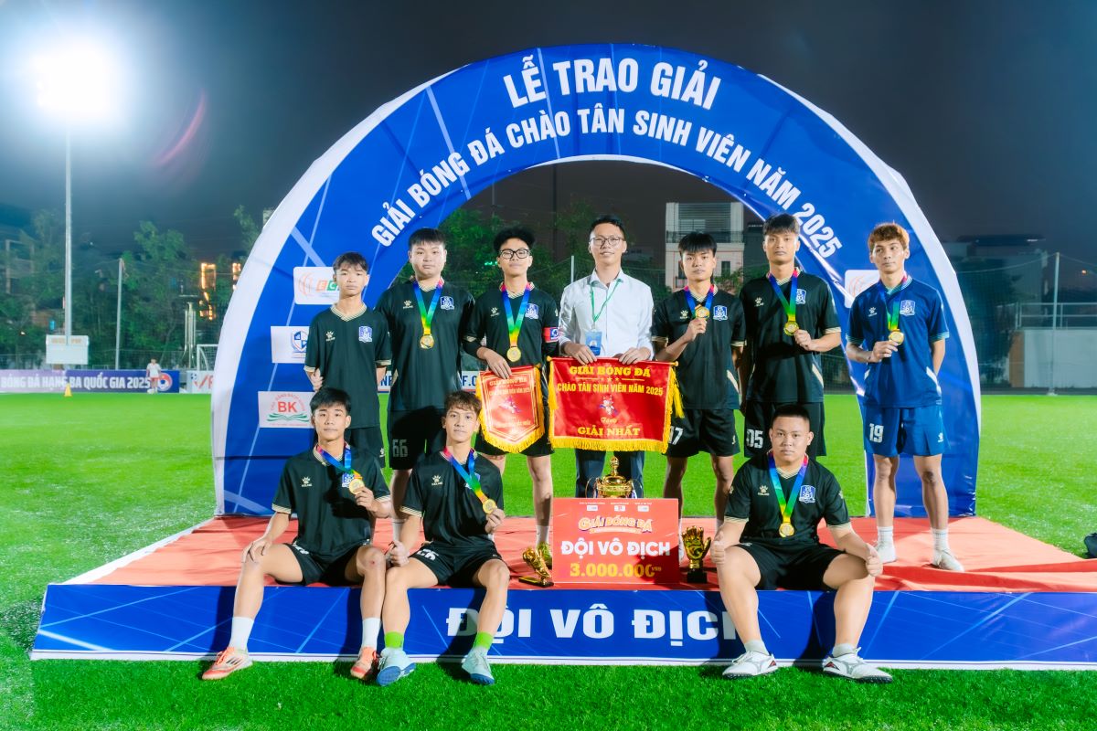 Chung kết giải bóng đá chào tân sinh viên năm 2025 Trường Cao đẳng Bách Khoa Chung kết giải bóng đá chào tân sinh viên trường Cao đẳng Bách Khoa