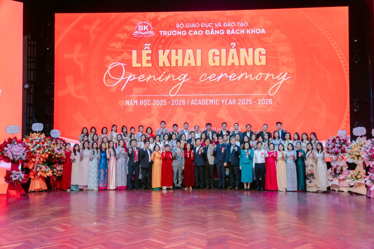 Đội ngũ cán bộ giảng viên Trường Cao đẳng Bách Khoa