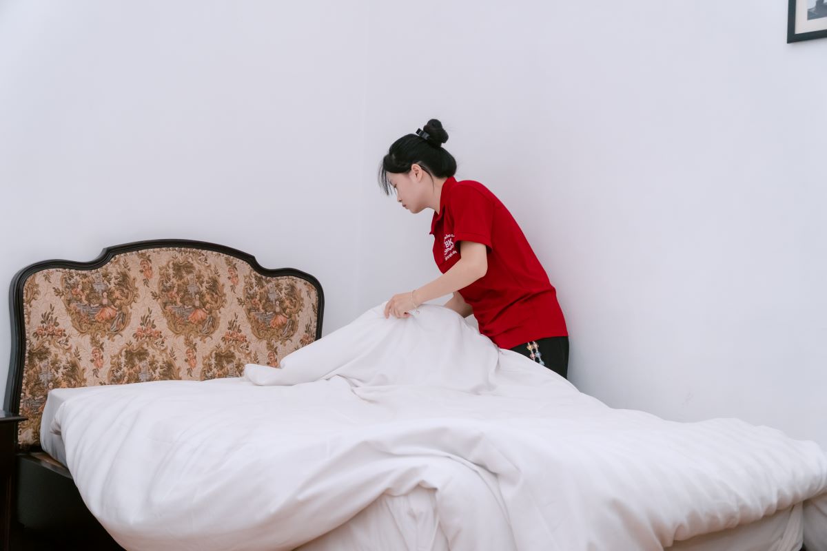 sinh viên K15 ngành quản trị khách sạn Trường Cao đẳng Bách Khoa thi kết thúc môn tại khách sạn Hòa Bình