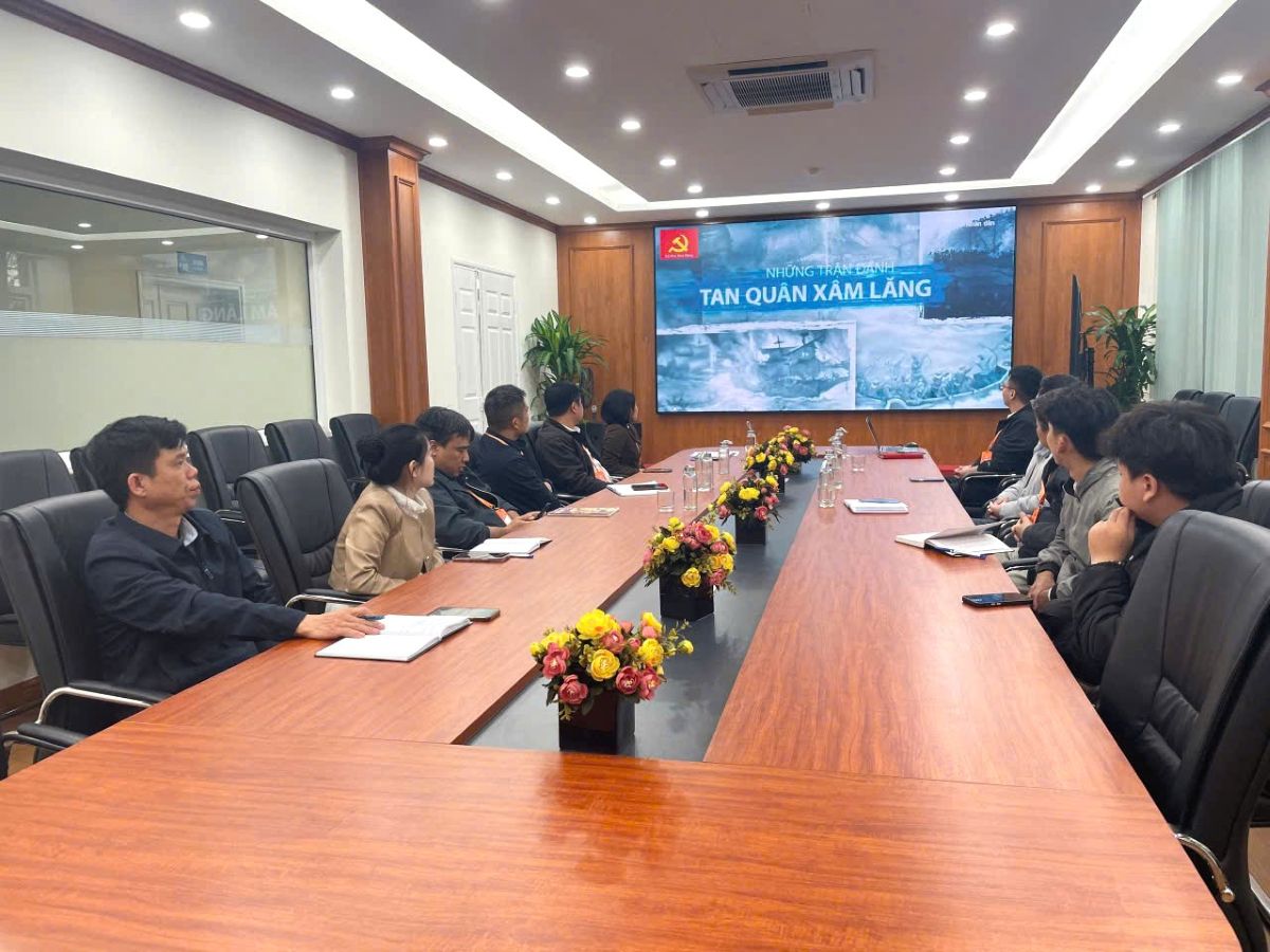 phiên họp thường kỳ tháng 2 của chi bộ Trường Cao đẳng Bách Khoa