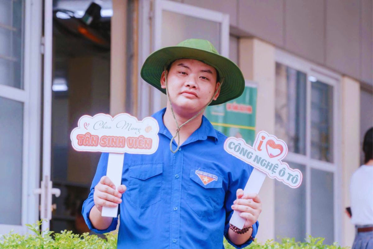 Long tích cực tham gia các hoạt động trong Đoàn trường