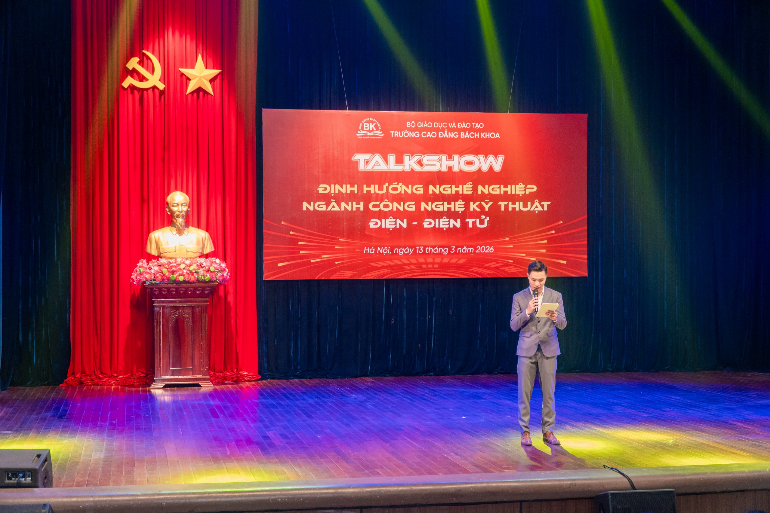 Talkshow “Định hướng nghề nghiệp ngành Công nghệ kỹ thuật Điện - Điện tử”