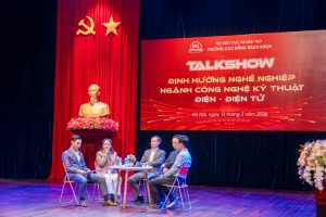 Các chuyên gia cùng sinh viên giải đáp những thắc mắc về nghề nghiệp