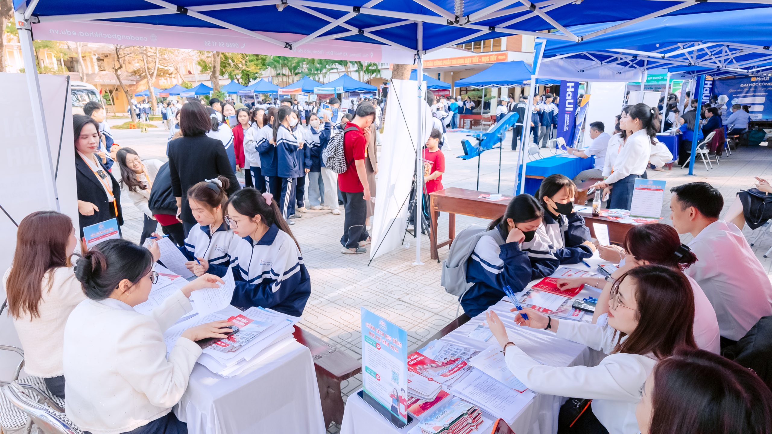 Không khí sôi động trong Ngày hội tuyển sinh tại Bắc Giang