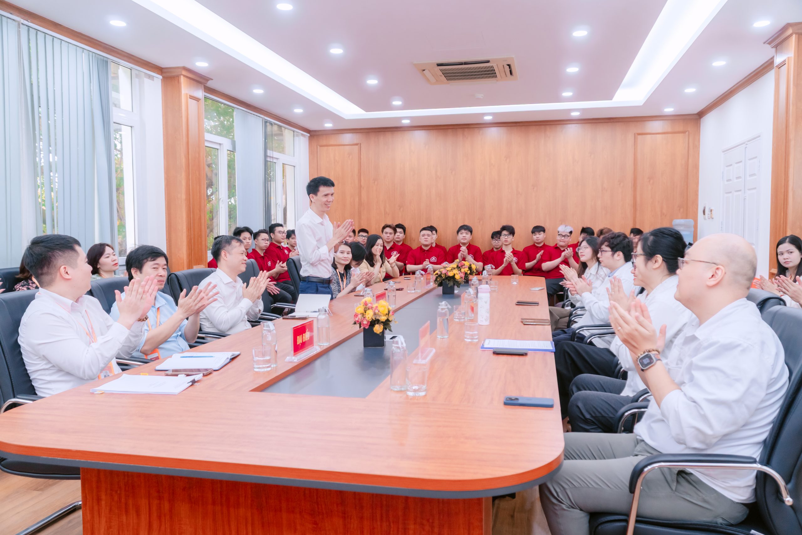 Thầy Nguyễn Văn Trường - Chủ tịch HĐQT - Phó hiệu trưởng trường Cao đẳng Bách Khoa phát biểu tại buổi lễ