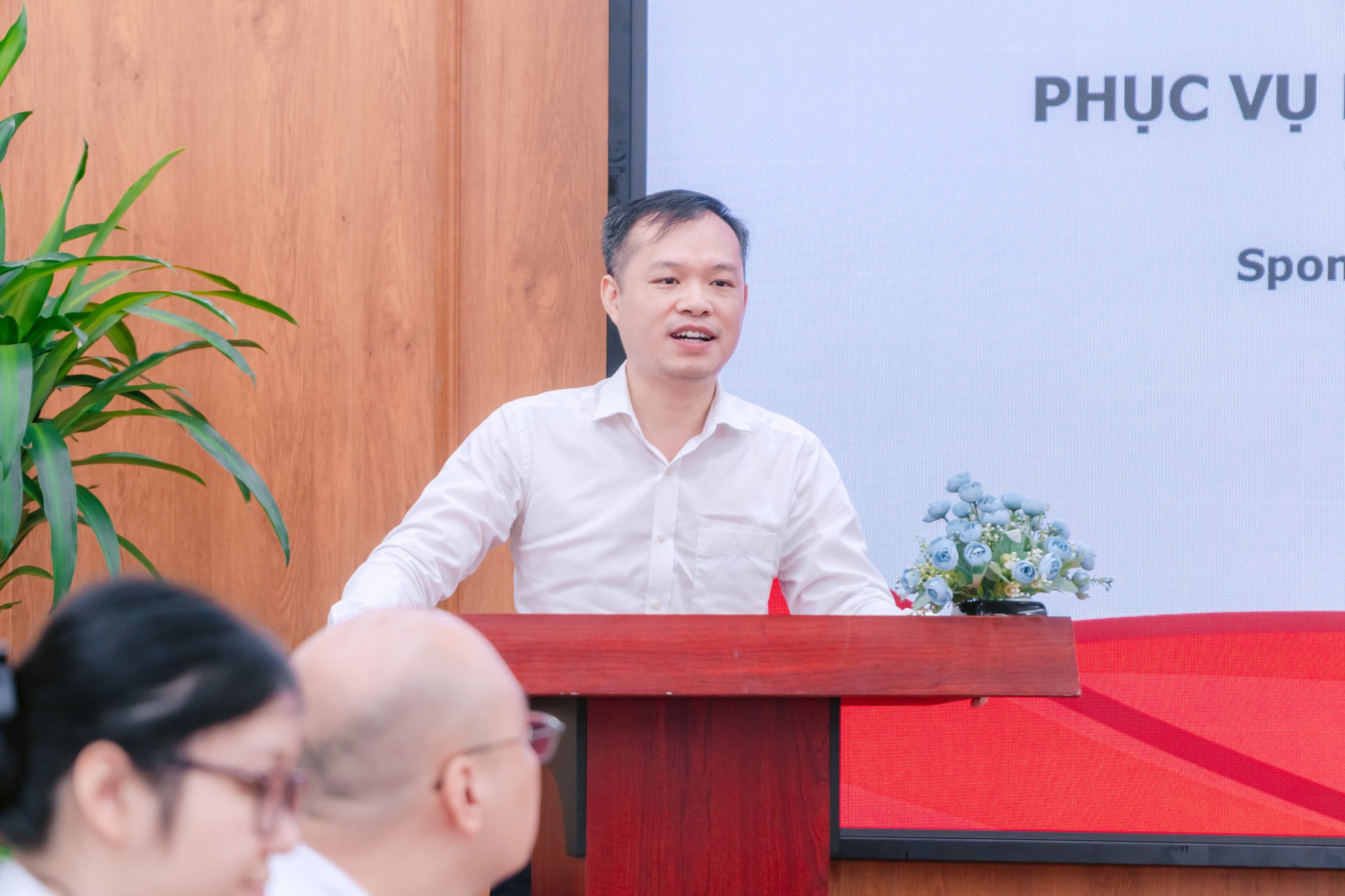 Thạc sĩ Nguyễn Thanh Mai – Phó hiệu trưởng nhà trường phát biểu tại buổi lễ