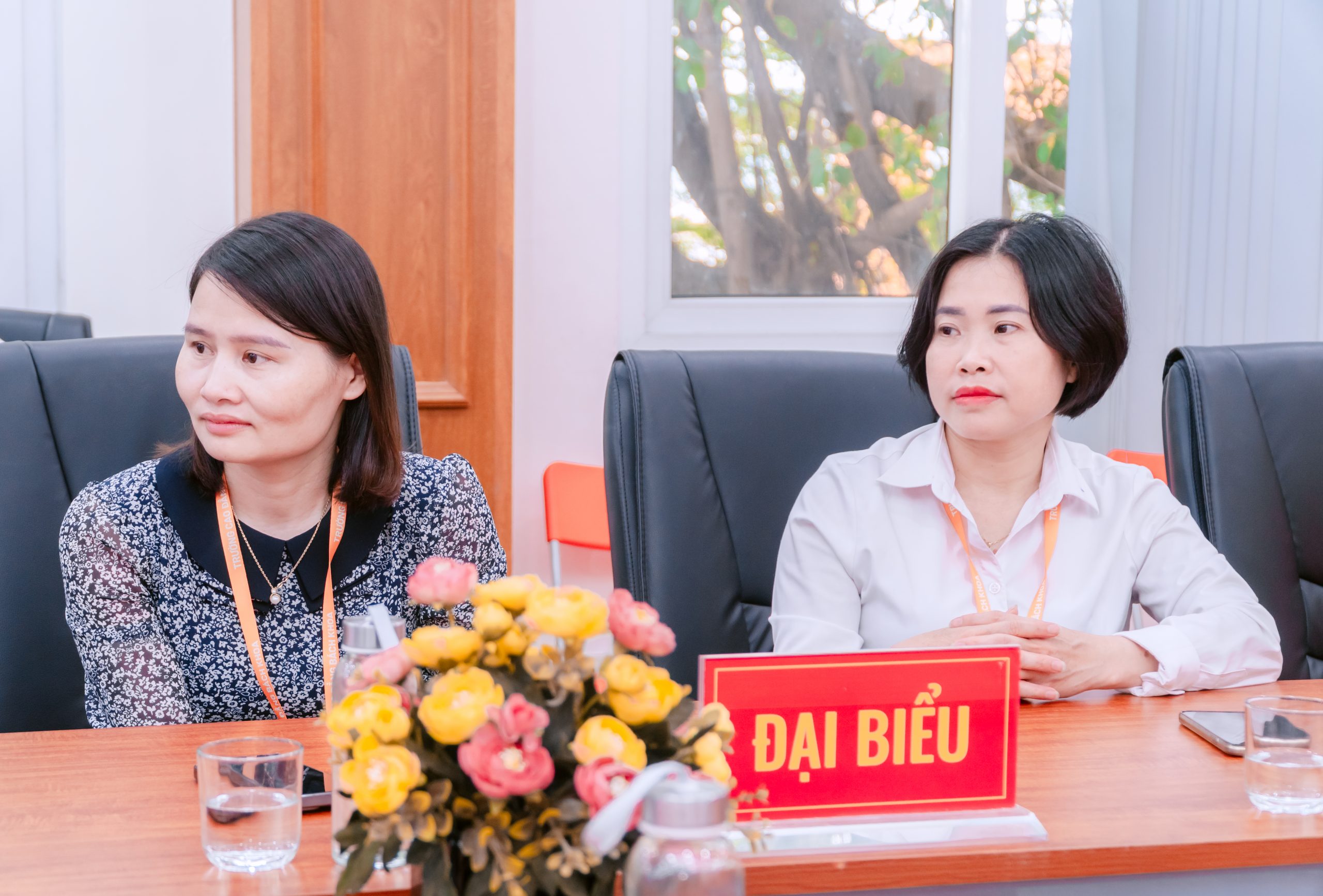 Đại diện Trường Cao đẳng Bách Khoa tham gia lễ trao tặng xe ô tô cho nhà trường