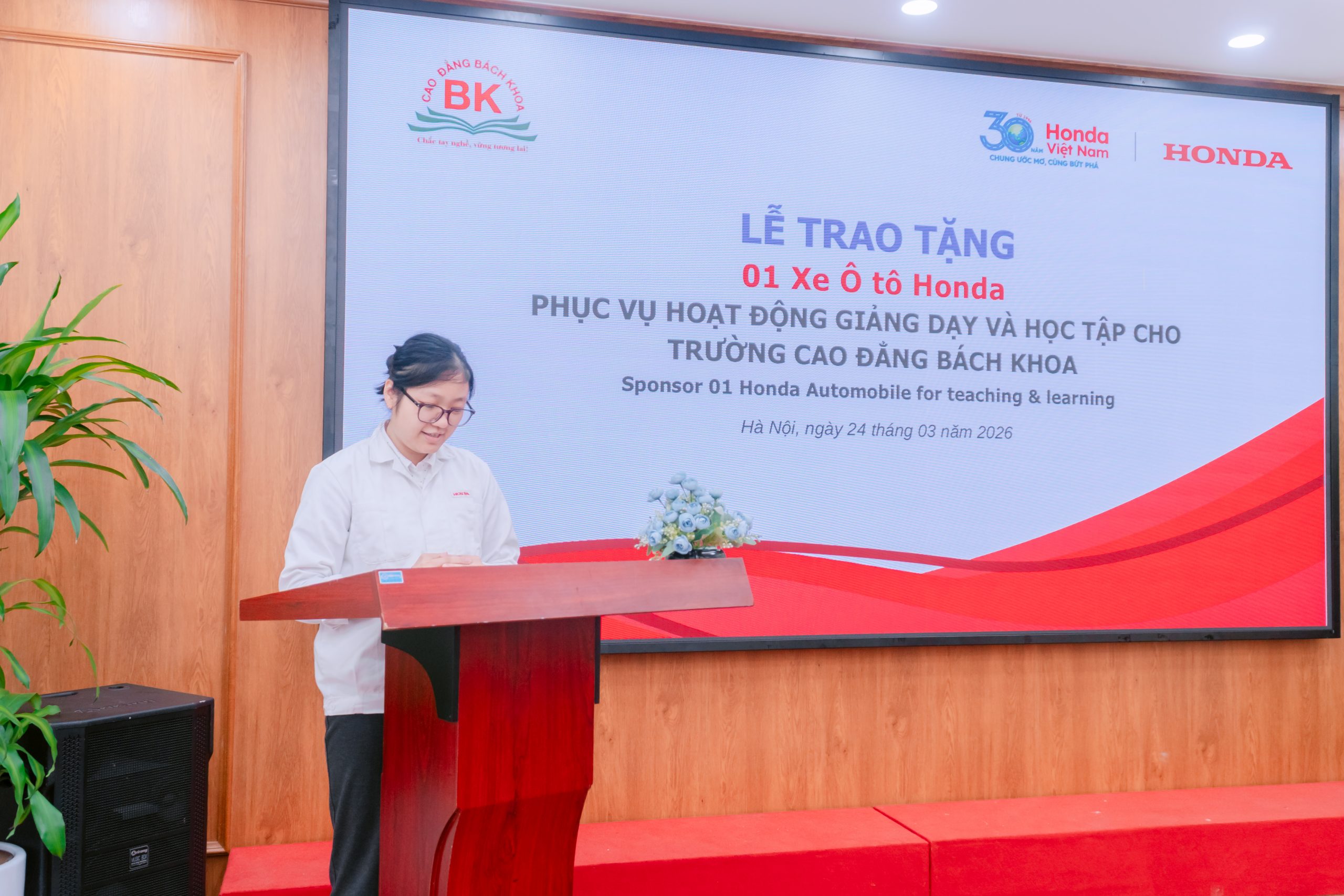 Bà Nguyễn Thị Hồng - Trưởng phòng Nhân sự Honda VN phát biểu tại buổi lễ