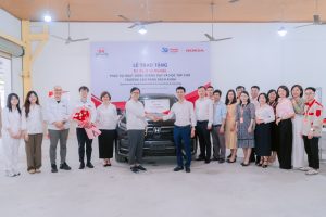Trường Cao đẳng Bách Khoa chính thức nhận 01 chiếc xe ô tô Honda từ Công ty Honda Việt Nam