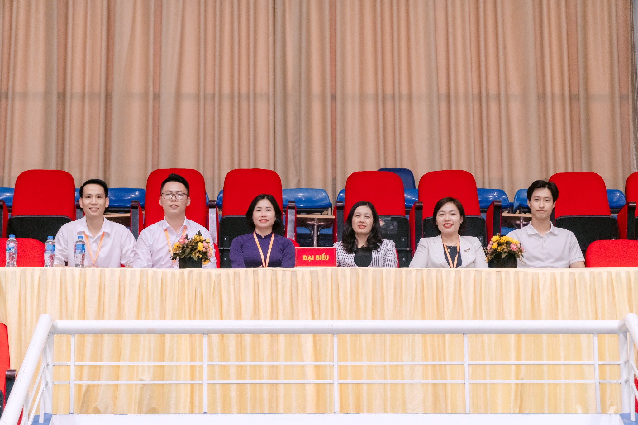 Các đại biểu tham dự buổi bế mạc giải đấu