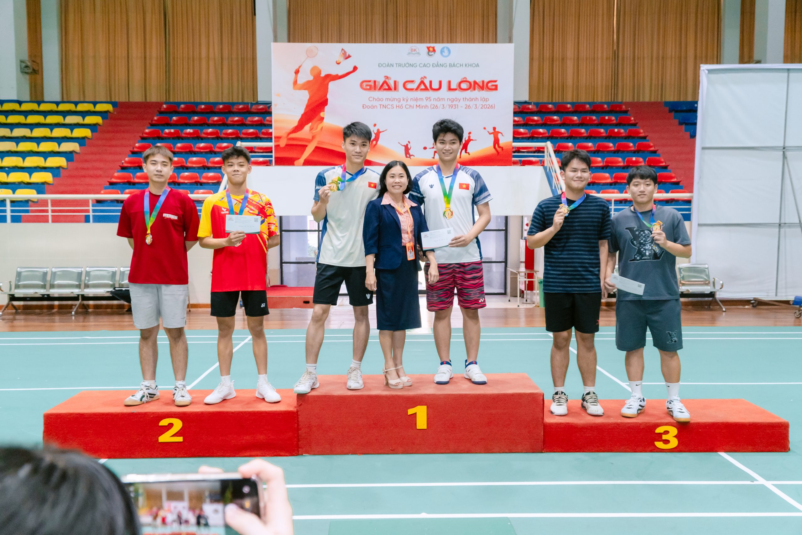 Trao giải đôi nam xuất sắc giành chiến thắng