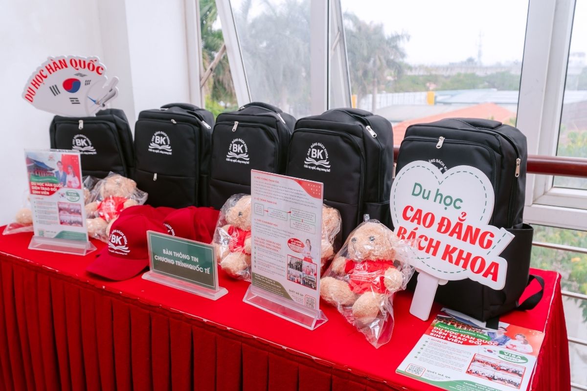 Những món quà ý nghĩa được trao tới sinh viên Những món quà ý nghĩa được trao tới sinh viên