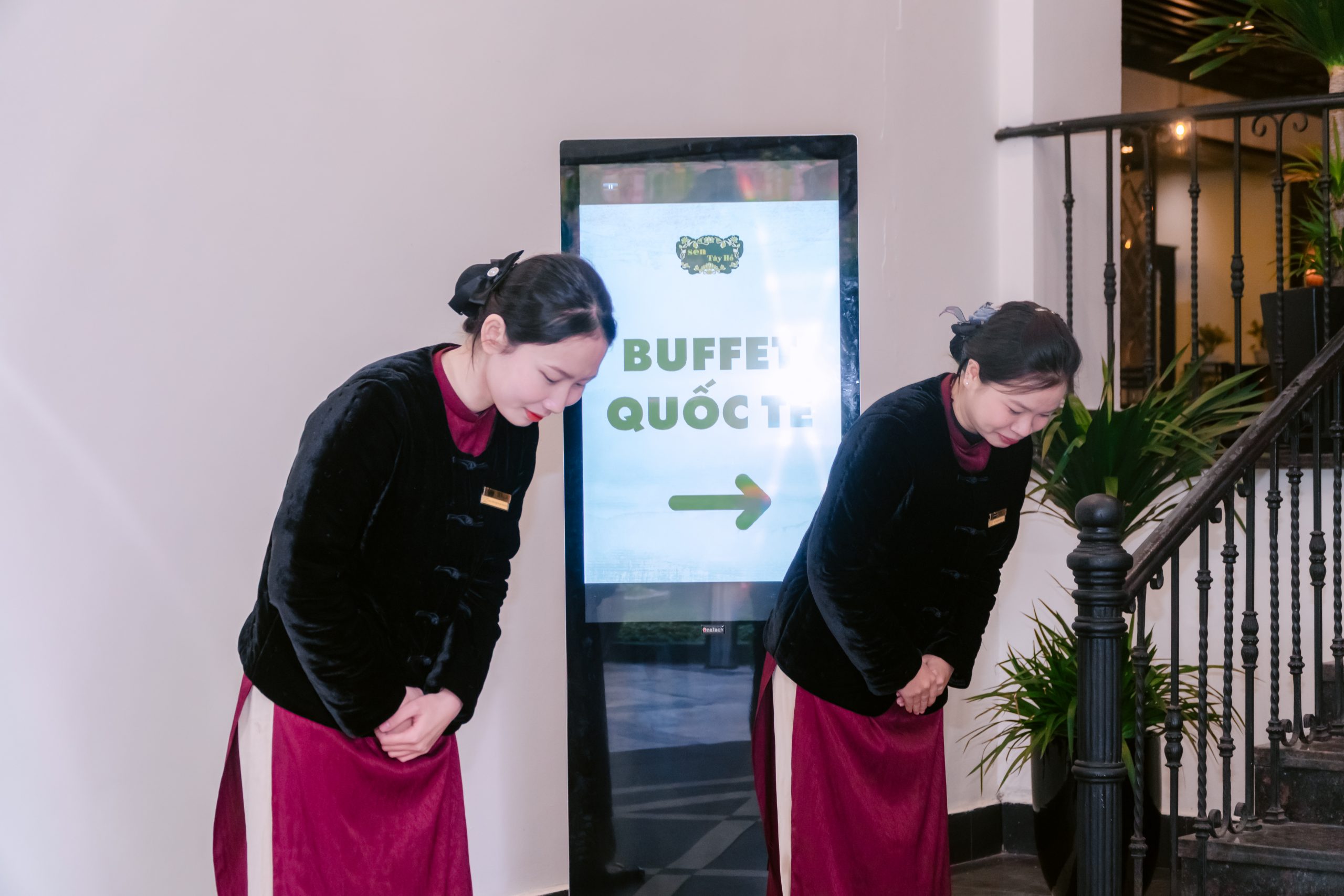 Sinh viên với tác phong chuyên nghiệp tại vị trí Lễ tân