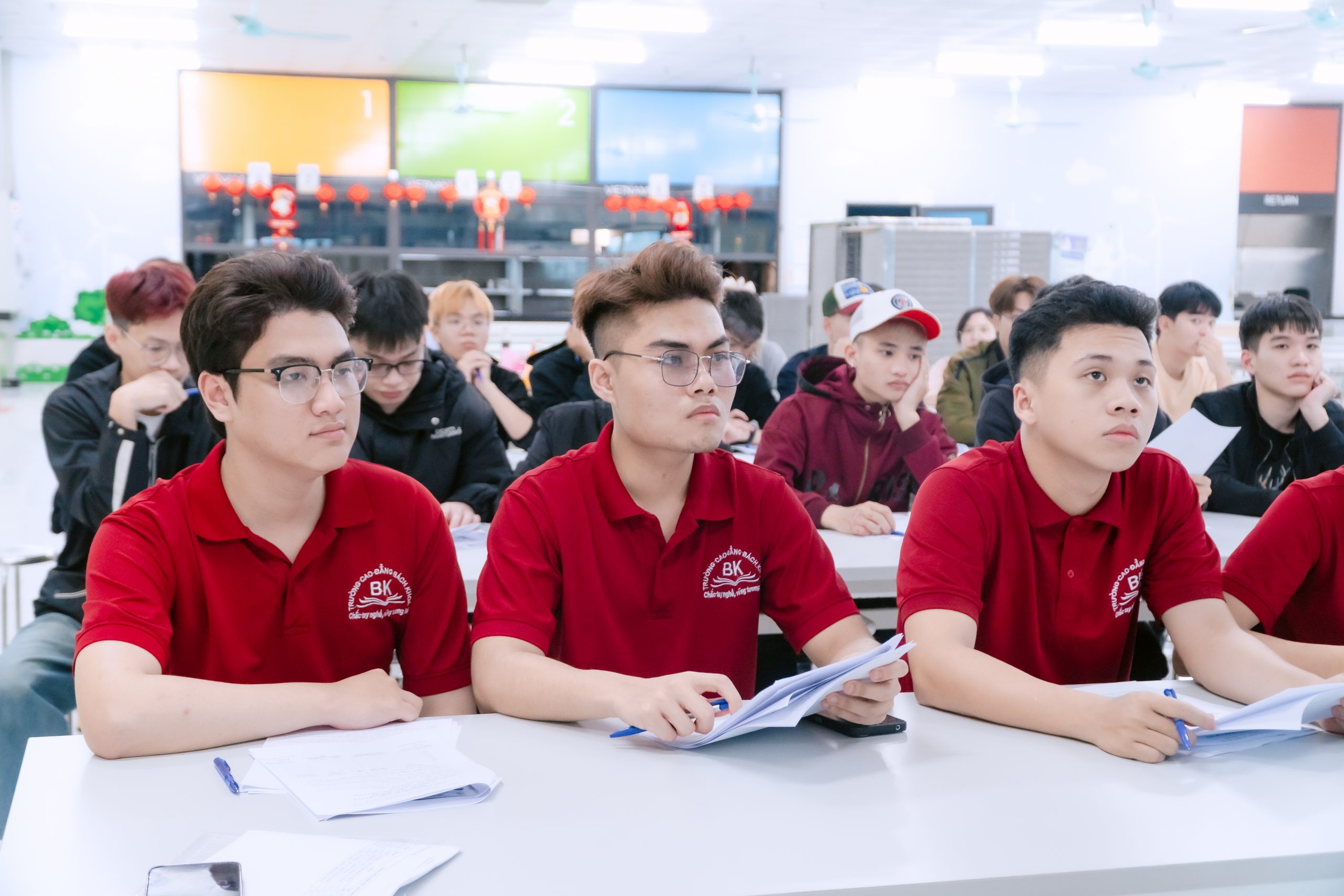 Sinh viên Cao đẳng Bách Khoa ngành Logistic thực tập tại Công ty TNHH Vietnam Buwon