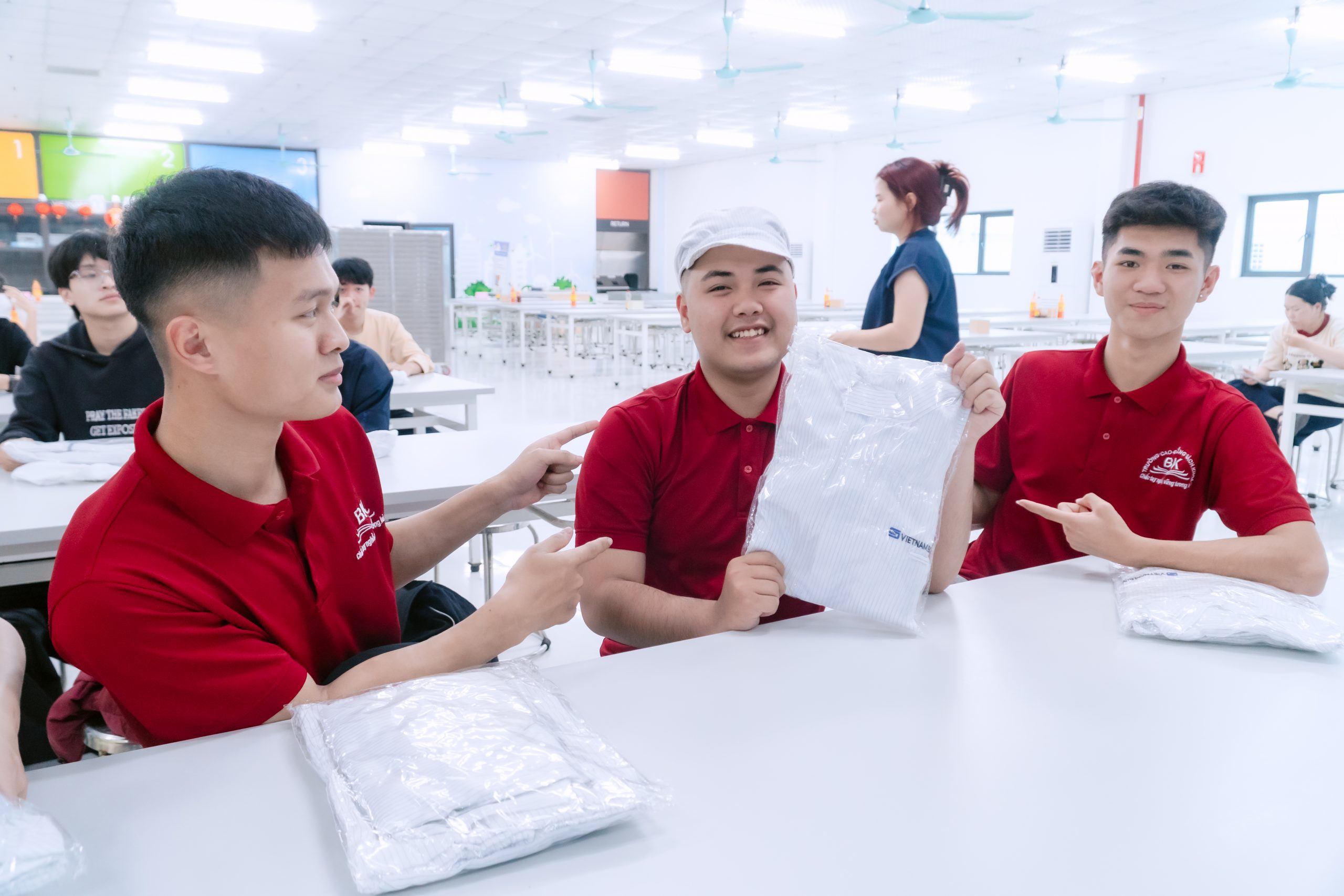 Sinh viên tham gia vào quá trình hoạt động của doanh nghiệp