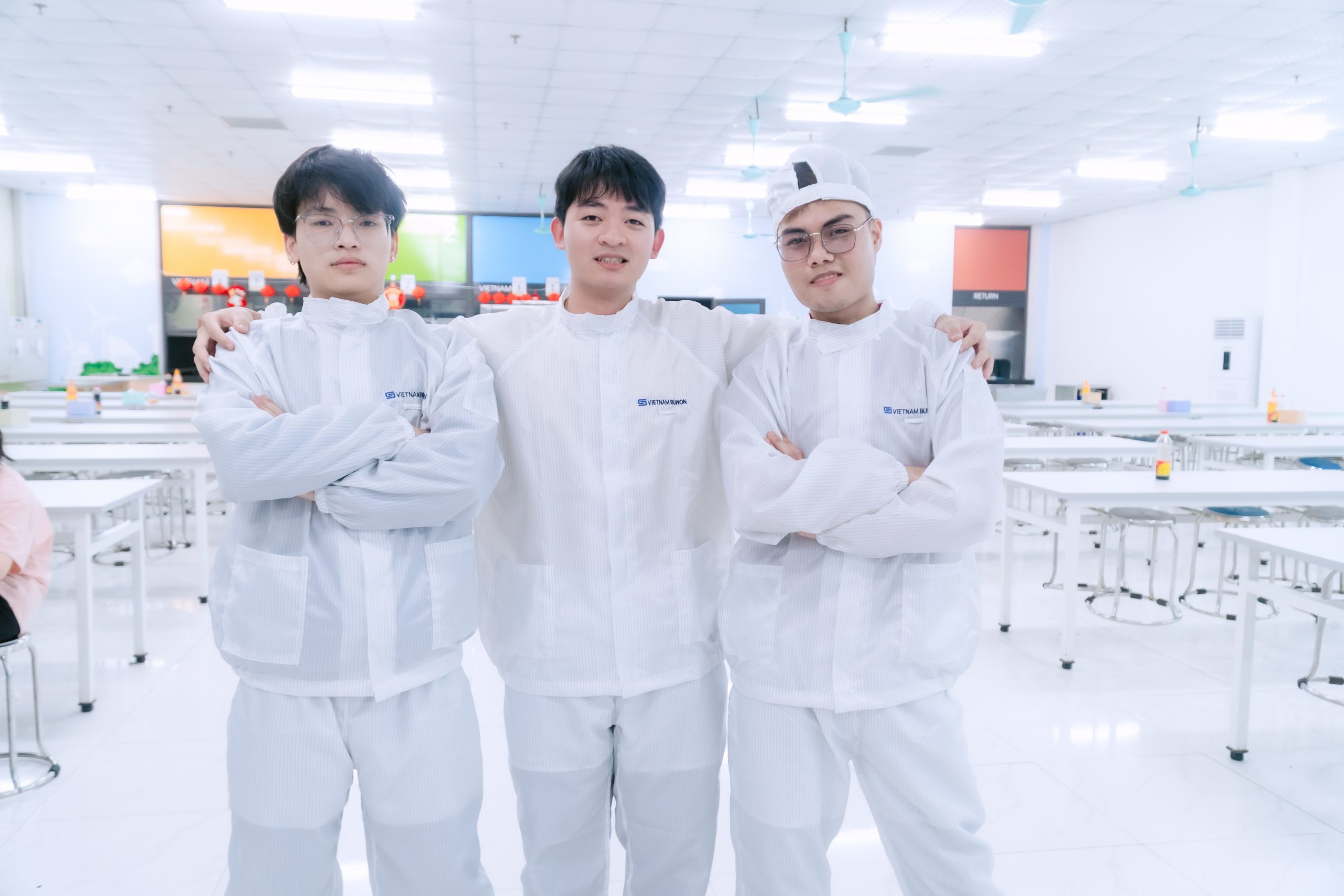 Sinh viên được tiếp cận quy trình tiếp nhận nguyên vật liệu, quản lý hàng hóa trong kho, kiểm soát tồn kho và hoạt động nhập – xuất hàng hóa