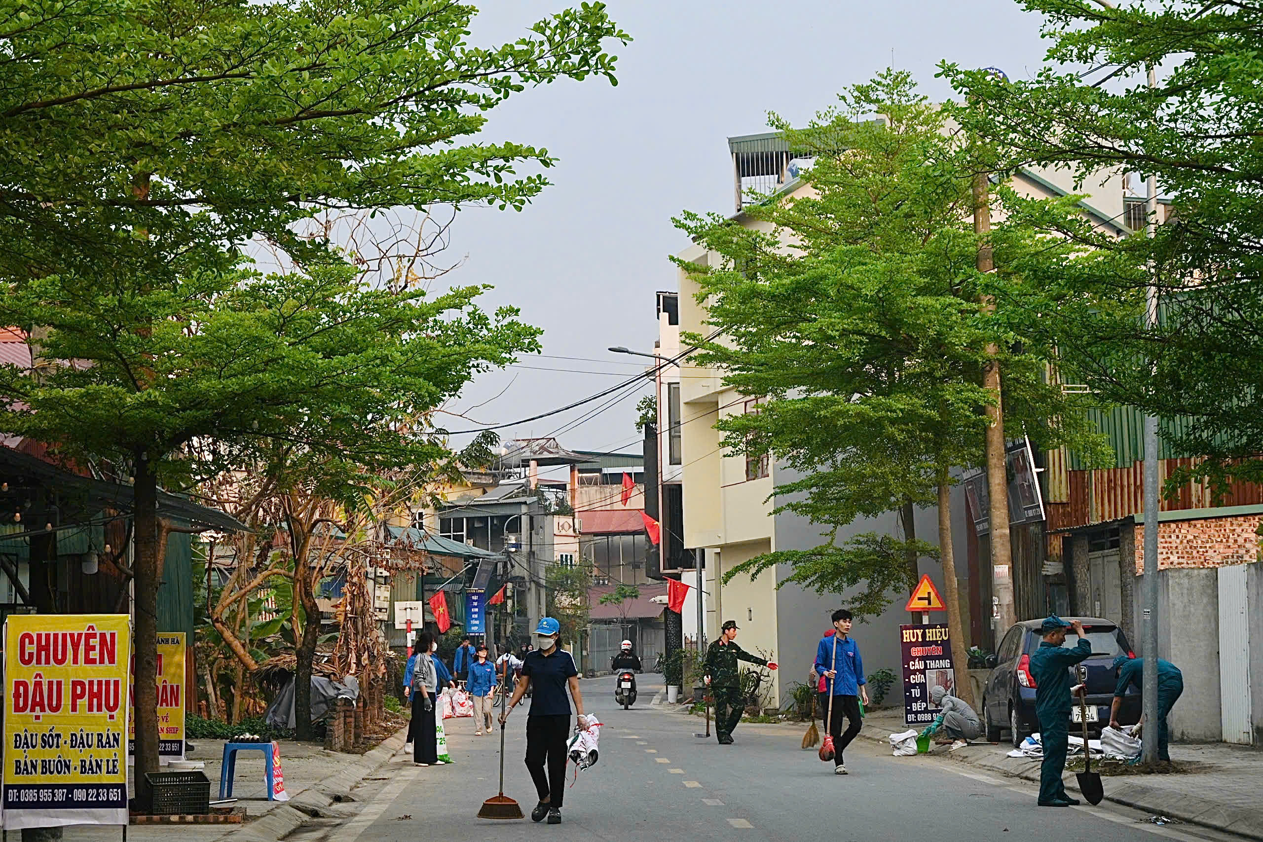 Từ 06h30 sáng, các Đoàn viên Trường Cao đẳng Bách Khoa đã hội quân tại tuyến đường trục chính Kim Chung với khí thế sôi nổi Từ 06h30 sáng, các Đoàn viên Trường Cao đẳng Bách Khoa đã hội quân tại tuyến đường trục chính Kim Chung với khí thế sôi nổi