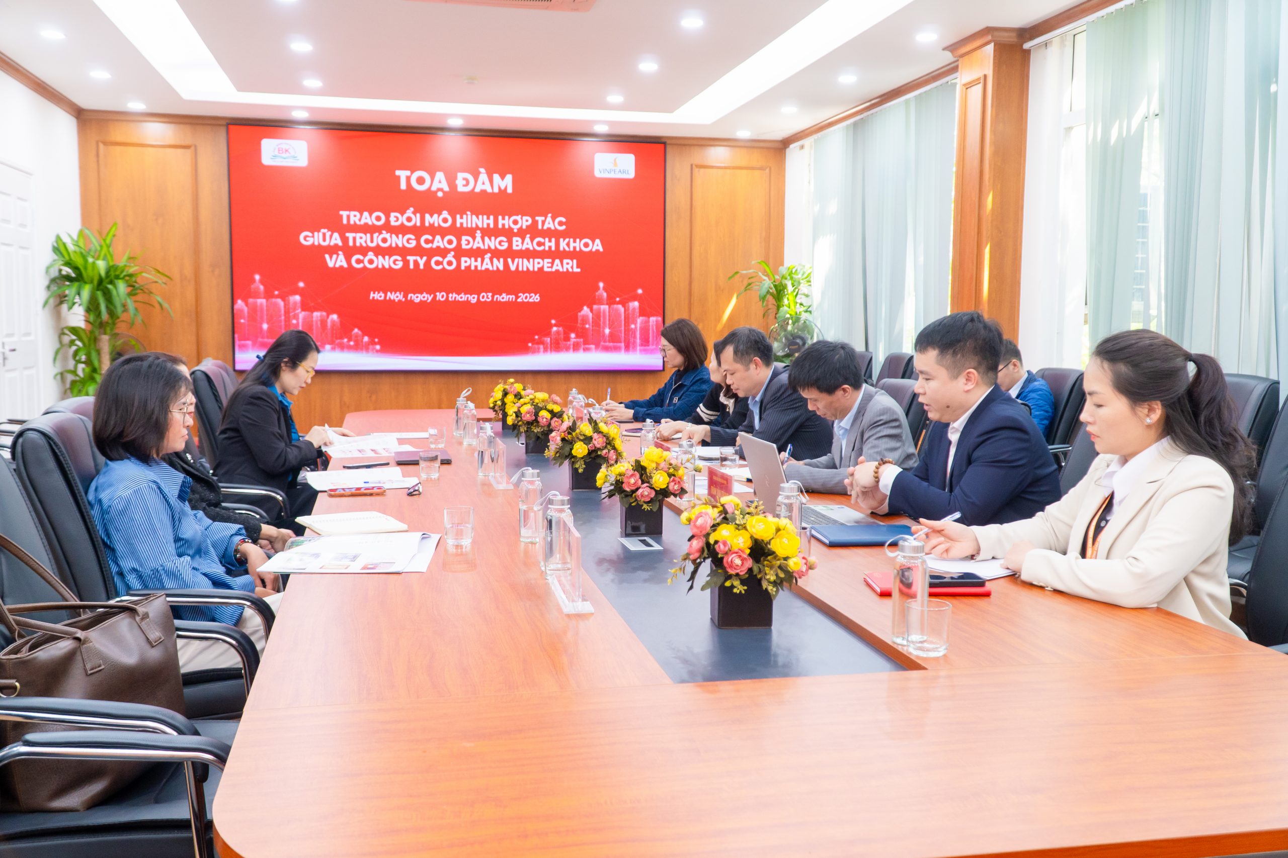 Tọa đàm trao đổi hợp tác giữa Trường Cao đẳng Bách Khoa và Công ty cổ phần Vinpearl