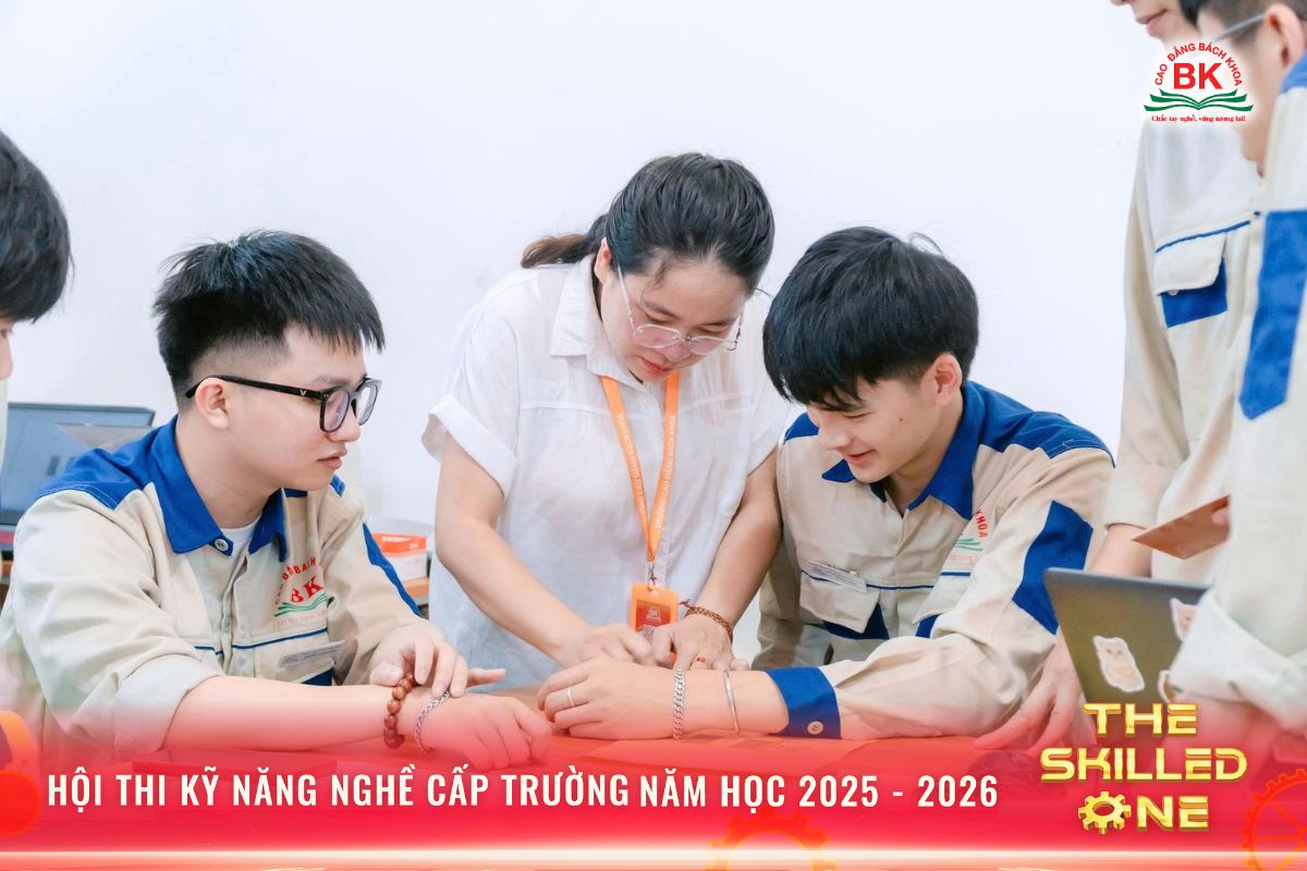 Thầy cô luôn quan tâm, theo sát các thí sinh, tạo tâm thế thoải mái để tự tin chinh phục thử thách (Ngành Công nghệ kỹ thuật Điện - Điện tử)