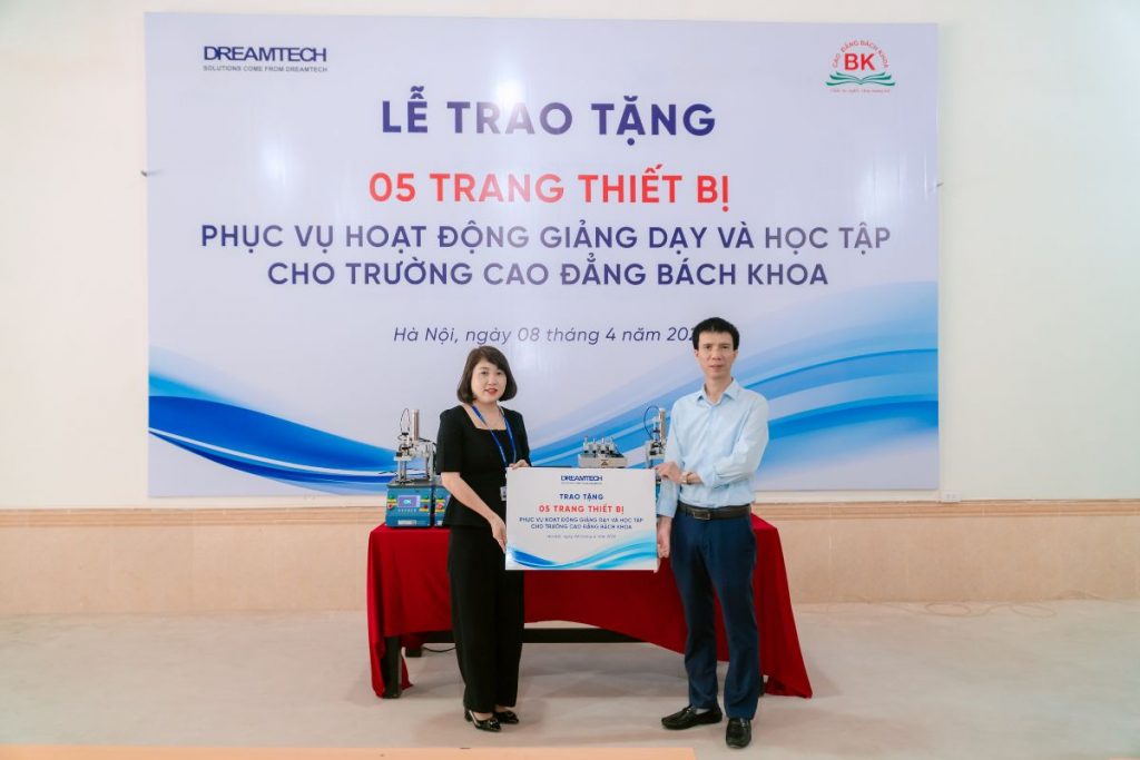 Công ty TNHH Dreamtech Việt Nam tặng 05 thiết bị công nghệ hiện đại cho nhà trường