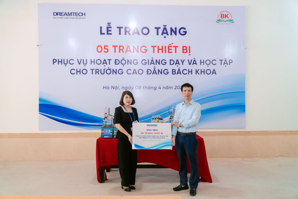 Công ty TNHH Dreamtech Việt Nam tặng 05 thiết bị công nghệ hiện đại cho nhà trường