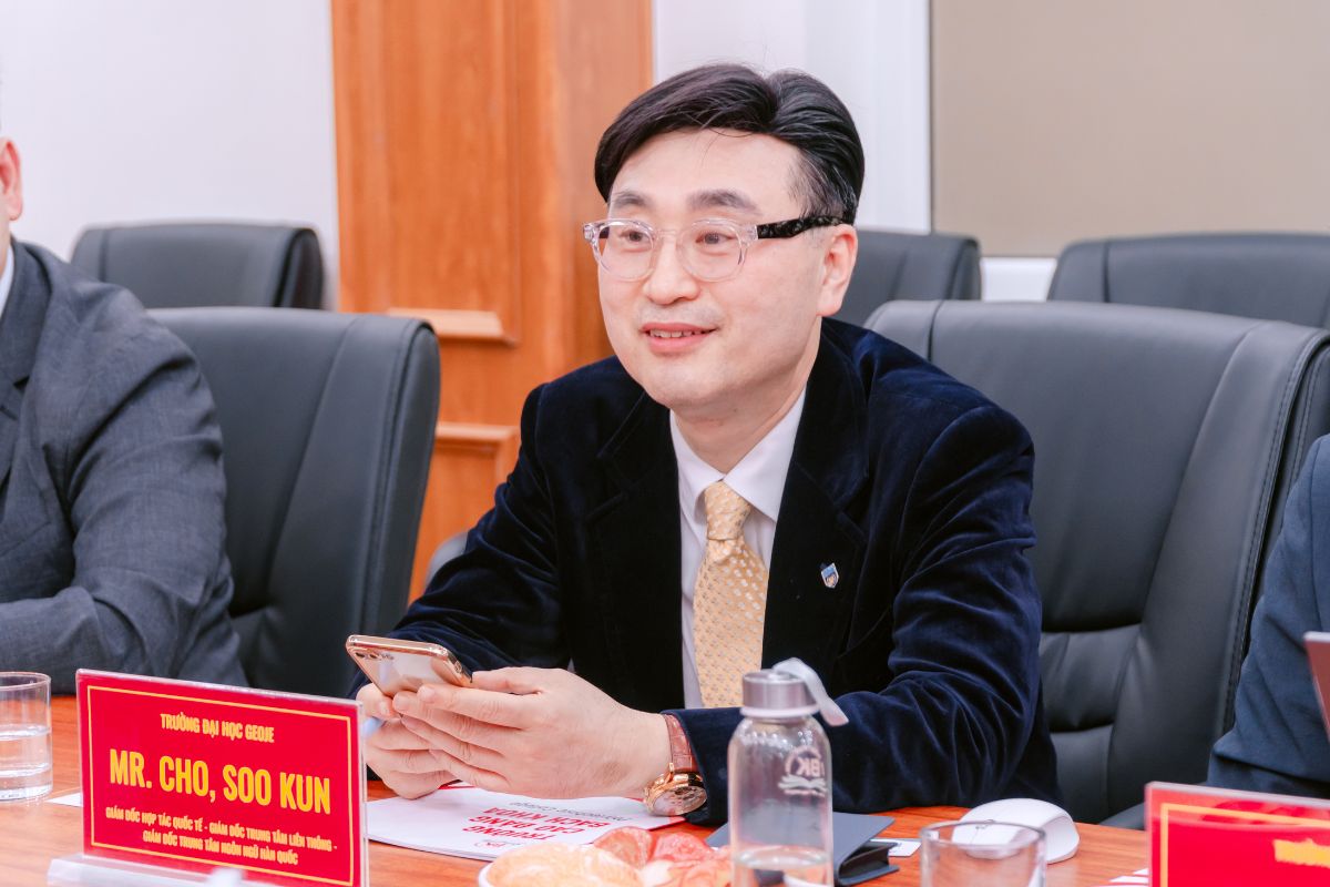 Đại diện Đại học Geoje trao đổi về chính sách học bổng, đồng thời tạo cơ hội để sinh viên tham gia Lễ hội Đổi mới Toàn cầu Gyeongnam 2026 sắp tới Đại diện Đại học Geoje trao đổi về chính sách học bổng, đồng thời tạo cơ hội để sinh viên tham gia Lễ hội Đổi mới Toàn cầu Gyeongnam 2026 sắp tới