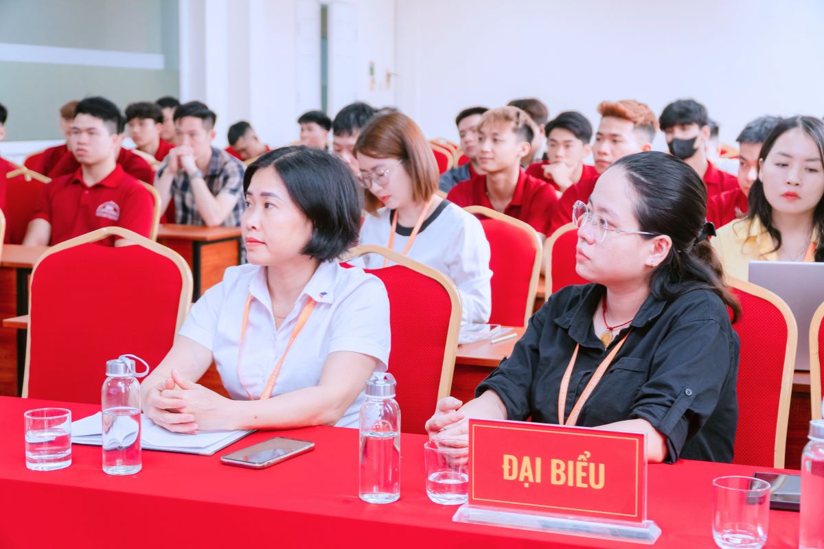 Đại diện Trường Cao đẳng Bách Khoa tham dự buổi tập huấn Đại diện Trường Cao đẳng Bách Khoa tham dự buổi tập huấn