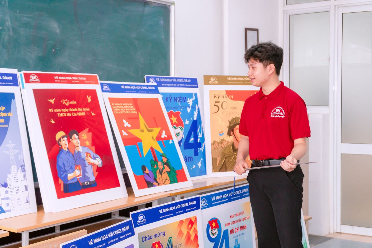 Lớp học thực hành của sinh viên ngành Thiết kế đồ họa Lớp học thực hành của sinh viên ngành Thiết kế đồ họa