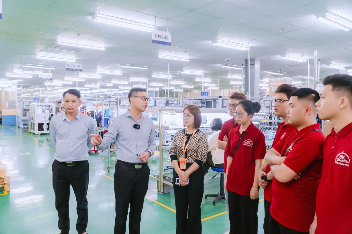 Sinh viên ngành Logistics được tổ chức tham quan trải nghiệm tại Công ty TNHH Vietnam Buwon Sinh viên ngành Logistics được tổ chức tham quan trải nghiệm tại Công ty TNHH Vietnam Buwon