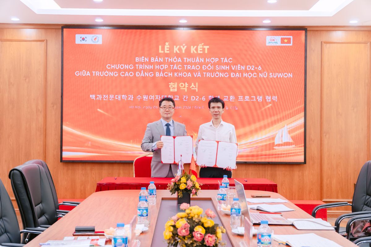 Đại diện Trường Cao đẳng Bách Khoa và Trường Đại học nữ Suwon chụp ảnh kỷ niệm Biên bản ghi nhớ Đại diện Trường Cao đẳng Bách Khoa và Trường Đại học nữ Suwon chụp ảnh kỷ niệm Biên bản ghi nhớ
