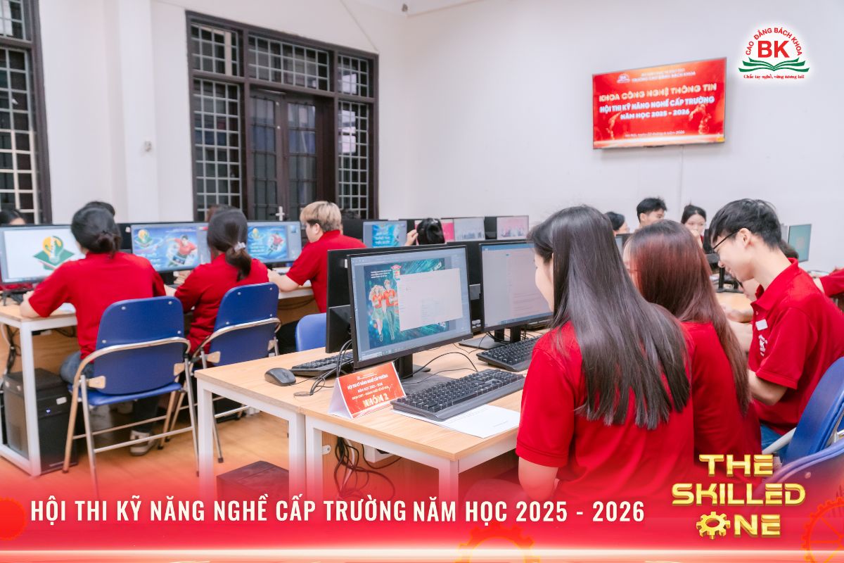 Không khí nghiêm túc tại phòng thi ngành Thiết kế đồ họa