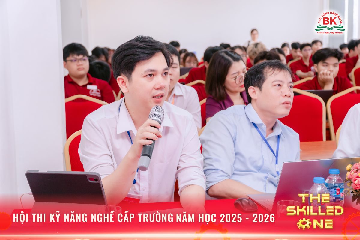 Những giám khảo là chuyên gia đến từ các doanh nghiệp