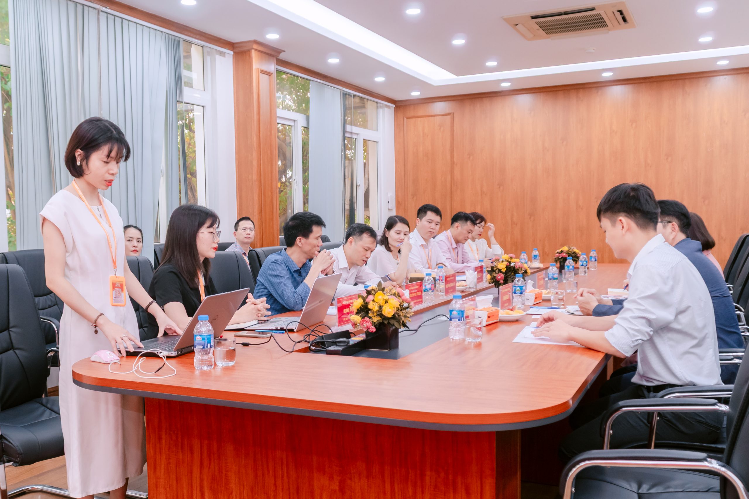 Đại diện hai phía cùng thảo luận để thống nhất định hướng, nội dung phối hợp