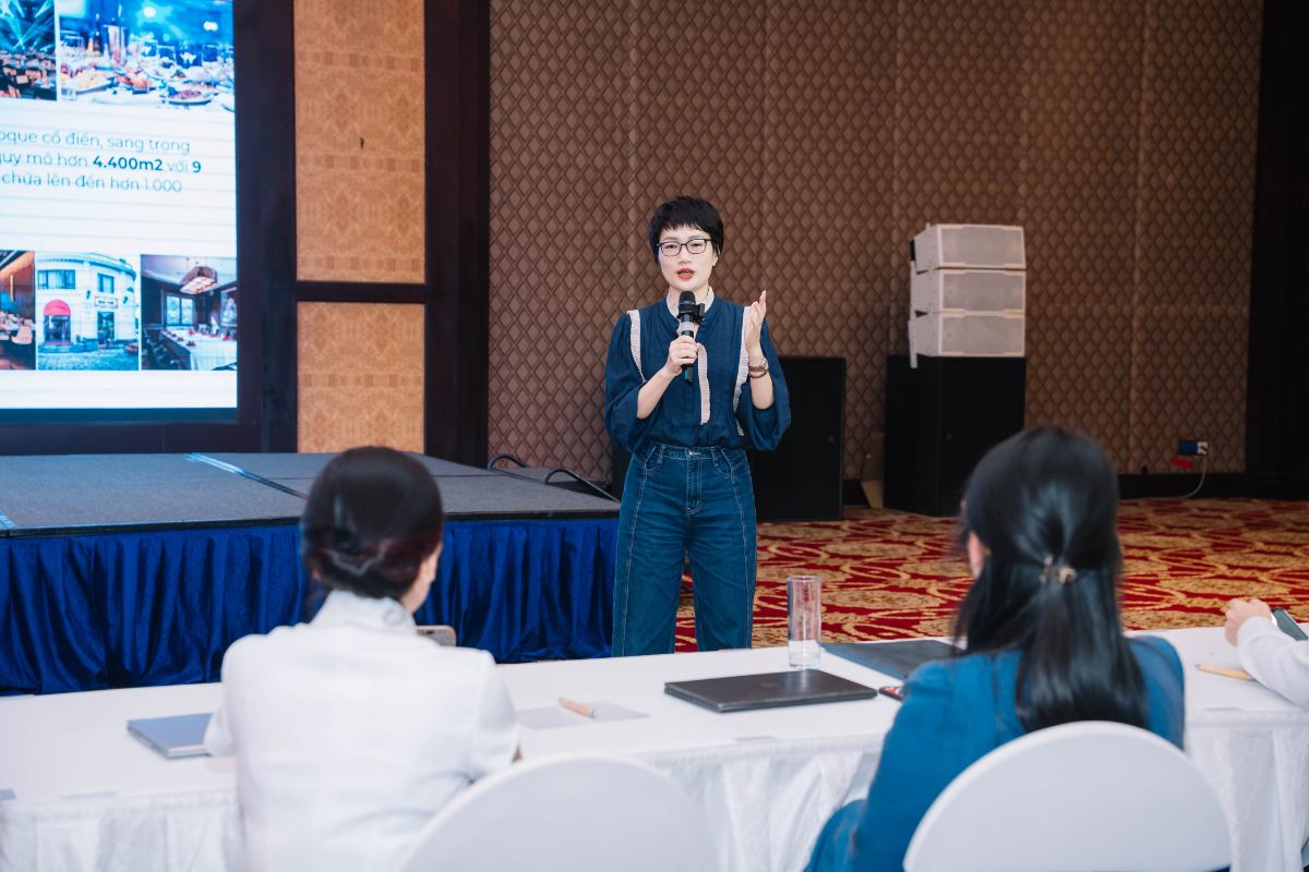 Đại diện doanh nghiệp chia sẻ tận tình tại workshop ngành Marketing Đại diện doanh nghiệp chia sẻ tận tình tại workshop ngành Marketing