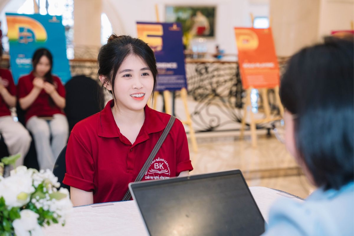 Sinh viên Trường Cao đẳng Bách Khoa tự tin trước các câu hỏi phỏng vấn của nhà tuyển dụng Sinh viên Trường Cao đẳng Bách Khoa tự tin trước các câu hỏi phỏng vấn của nhà tuyển dụng