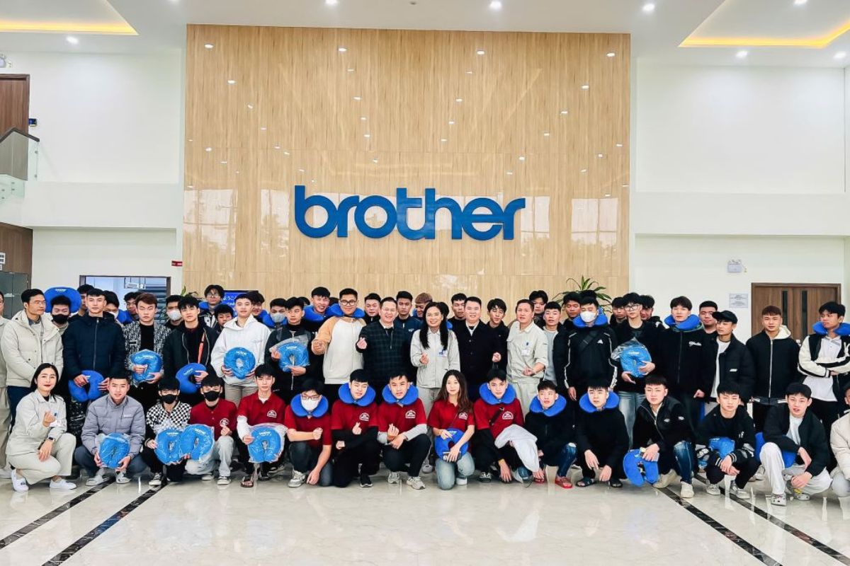 Sinh viên K17 ngành Lập trình máy tính tham quan, trải nghiệm thực tế tại Công ty TNHH Công nghiệp Brother Việt Nam