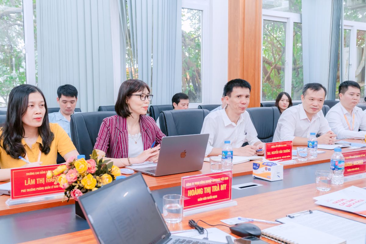 Đại diện Trường Cao đẳng Bách Khoa tham dự buổi tọa đàm