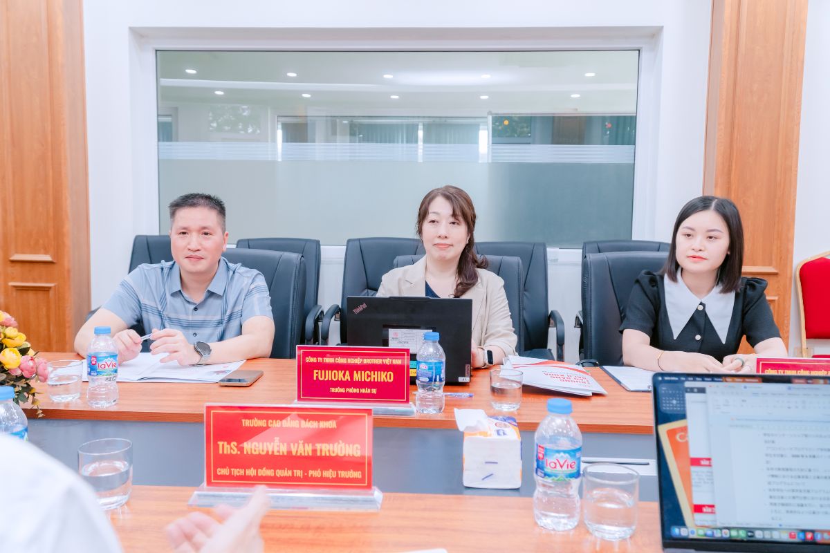 Đại diện Công ty TNHH Công nghiệp Brother Việt Nam tham dự buổi tọa đàm