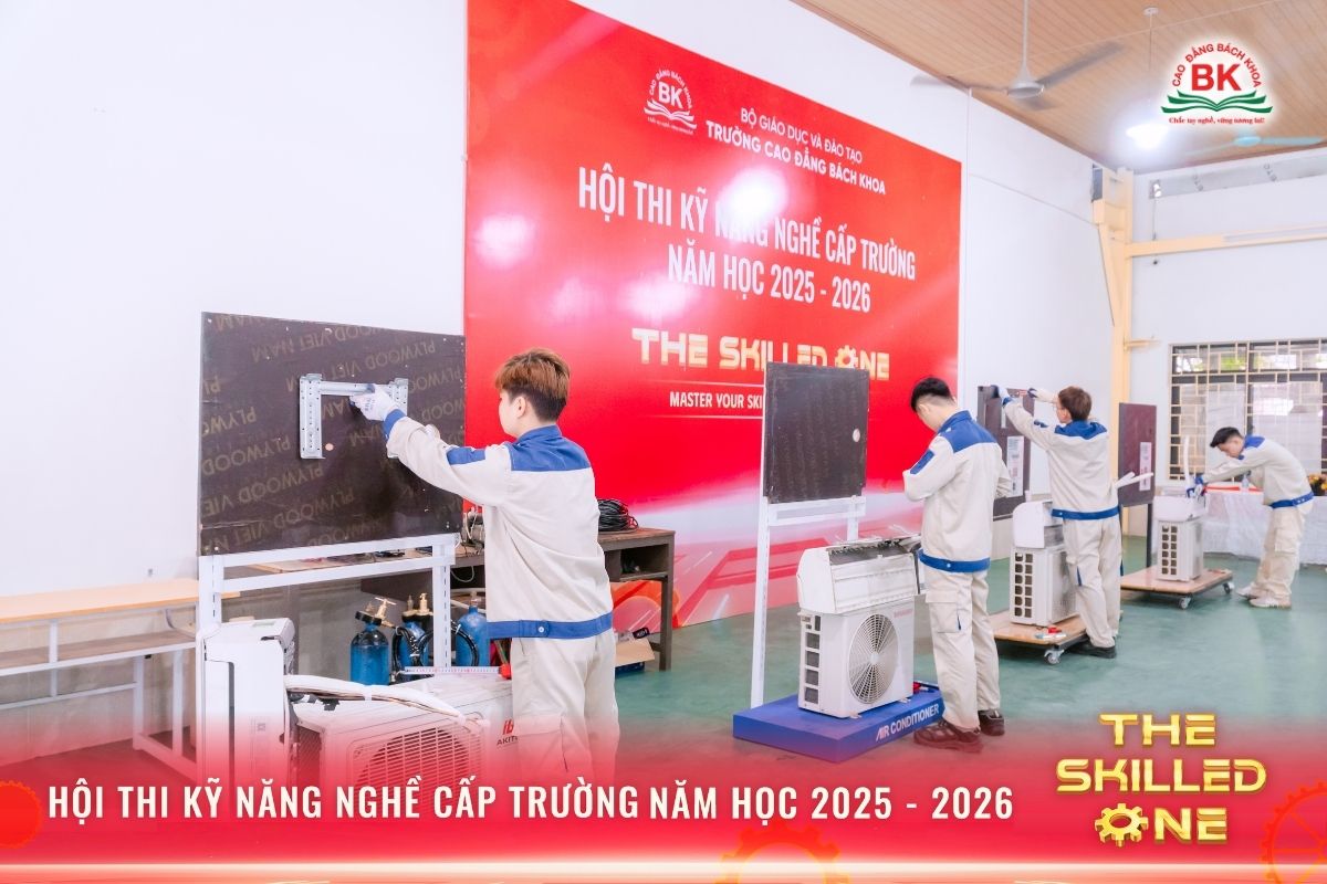 Thí sinh tập trung hoàn thành bài thi trong không gian xưởng thực hành chuyên dụng