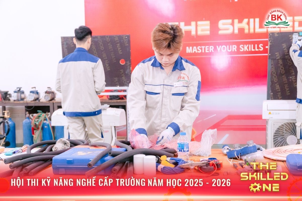 Hệ thống trang thiết bị được chuẩn bị đầy đủ, hỗ trợ tối đa cho quá trình làm bài