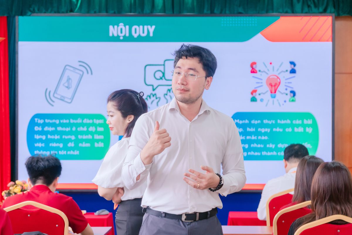 Thầy Nguyễn Văn Quý - Phó Trưởng phòng HTQT, chia sẻ về cơ hội học tập và việc làm tại Hàn Quốc