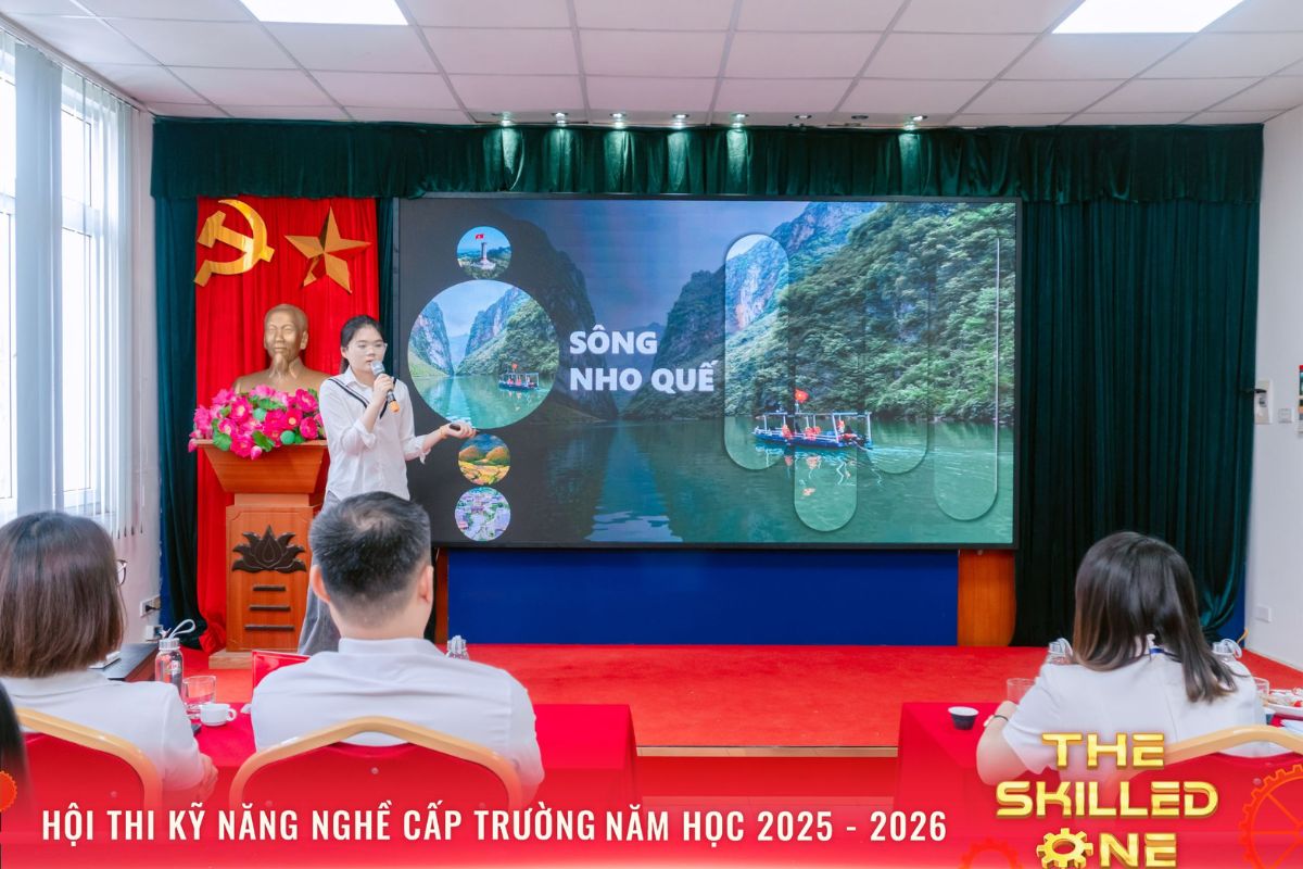 Nhóm 2 thực hiện phần thi giới thiệu về Hà Giang