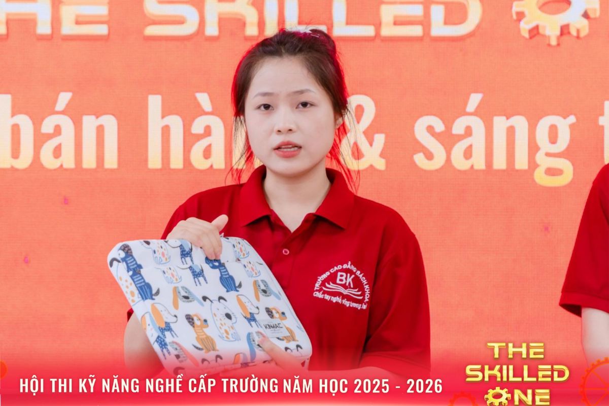 Nhóm 2 thực hiện phần thi giới thiệu sản phẩm - túi đựng laptop