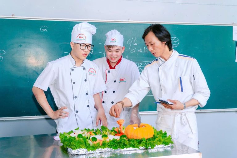 Đánh giá chi tiết sản phẩm bảo vệ tốt nghiệp của sinh viên